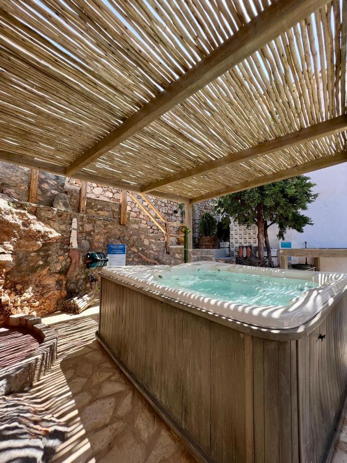 Portadelmare Deluxe Suites Hydra  Exterior photo